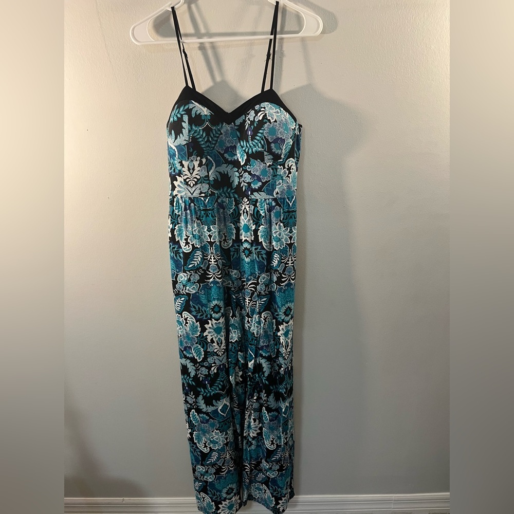 Floral Pants Romper w Heart Neckline Size M
Black straps